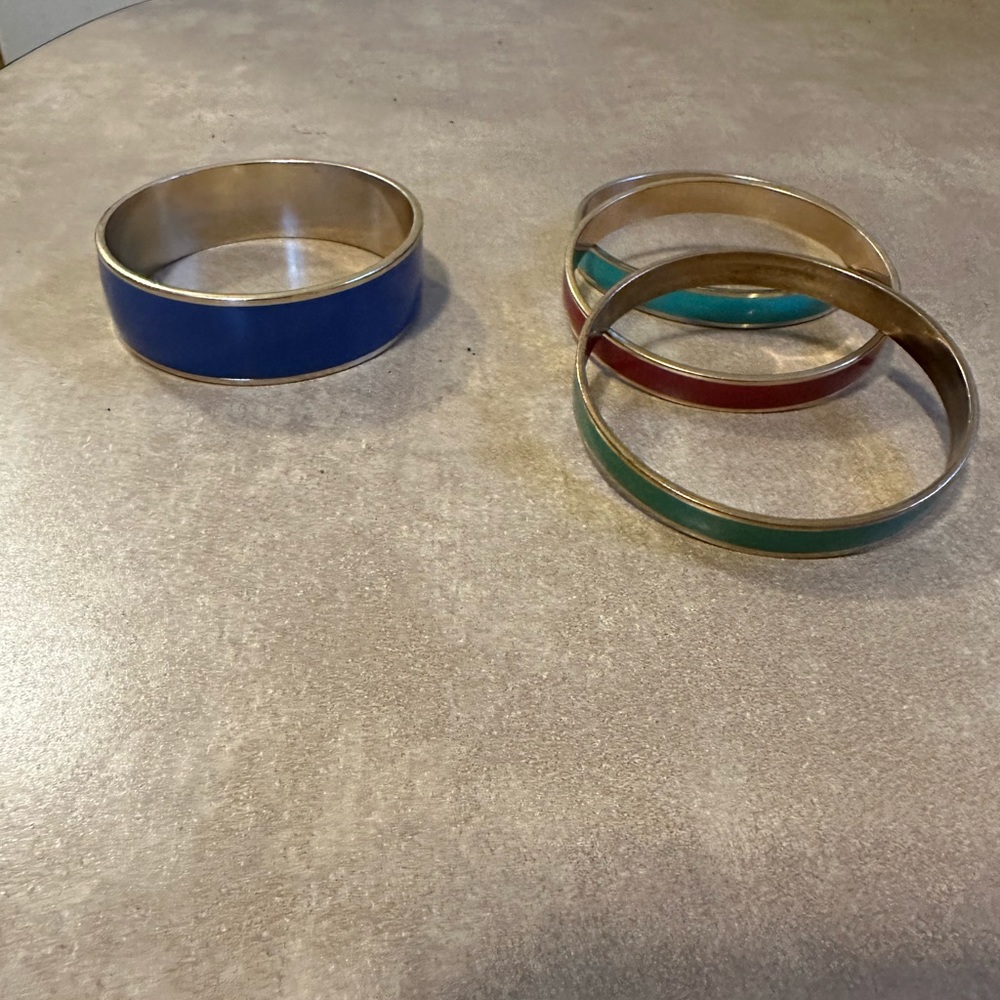 Bracelets in four different colors. One 15cm and three 7mm bangles.